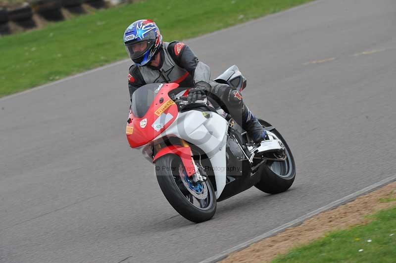 Motorcycle action photographs;anglesey circuit;anglesey trackday photographs;event digital images;eventdigitalimages;no limits trackday;oulton park circuit cheshire;peter wileman photography;trackday;trackday digital images;trackday photos;ty croes circuit wales