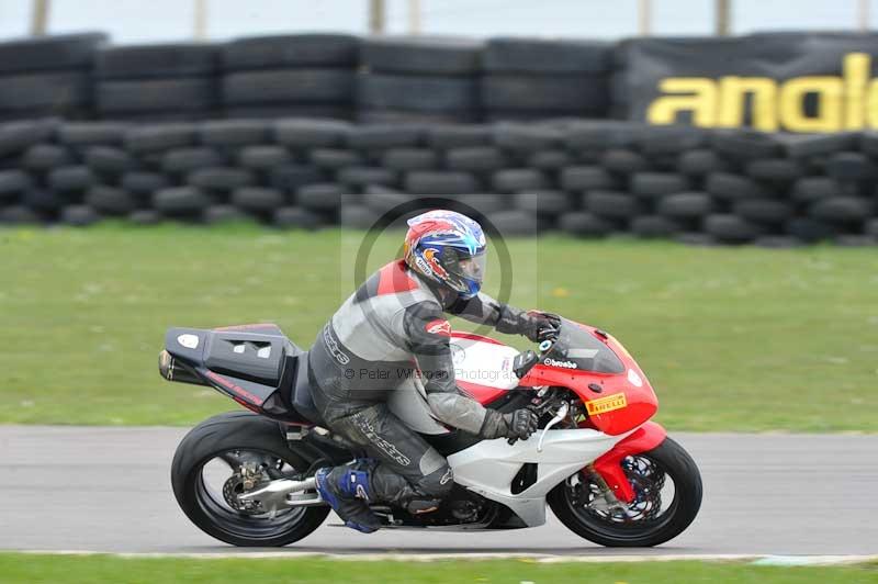 Motorcycle action photographs;anglesey circuit;anglesey trackday photographs;event digital images;eventdigitalimages;no limits trackday;oulton park circuit cheshire;peter wileman photography;trackday;trackday digital images;trackday photos;ty croes circuit wales