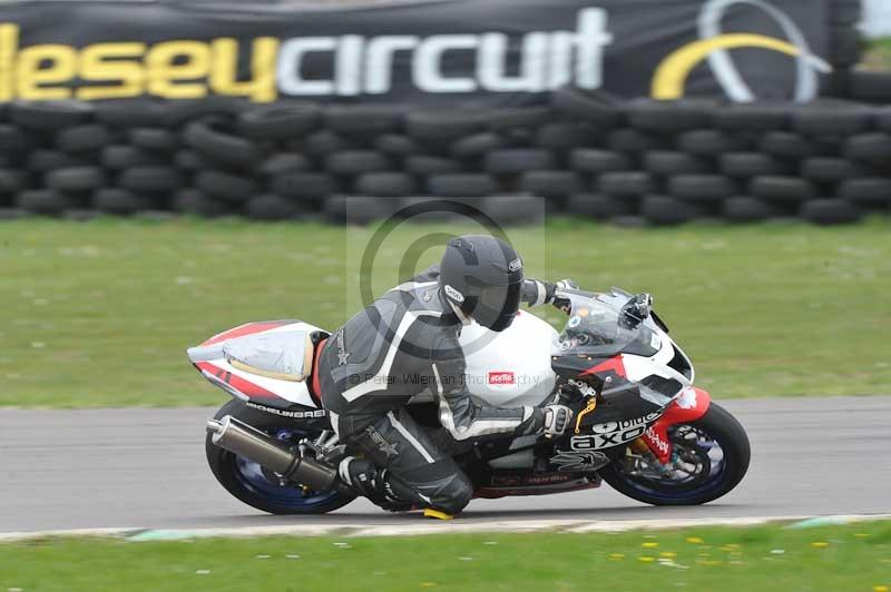 Motorcycle action photographs;anglesey circuit;anglesey trackday photographs;event digital images;eventdigitalimages;no limits trackday;oulton park circuit cheshire;peter wileman photography;trackday;trackday digital images;trackday photos;ty croes circuit wales