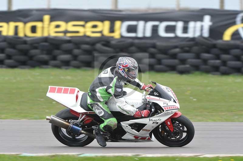 Motorcycle action photographs;anglesey circuit;anglesey trackday photographs;event digital images;eventdigitalimages;no limits trackday;oulton park circuit cheshire;peter wileman photography;trackday;trackday digital images;trackday photos;ty croes circuit wales