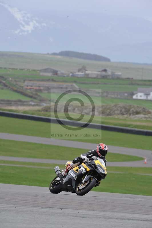 Motorcycle action photographs;anglesey circuit;anglesey trackday photographs;event digital images;eventdigitalimages;no limits trackday;oulton park circuit cheshire;peter wileman photography;trackday;trackday digital images;trackday photos;ty croes circuit wales