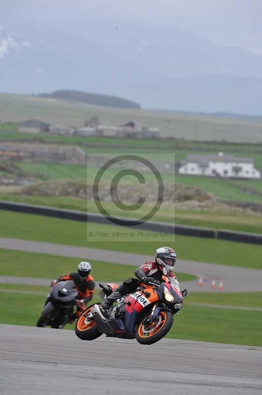 Motorcycle action photographs;anglesey circuit;anglesey trackday photographs;event digital images;eventdigitalimages;no limits trackday;oulton park circuit cheshire;peter wileman photography;trackday;trackday digital images;trackday photos;ty croes circuit wales