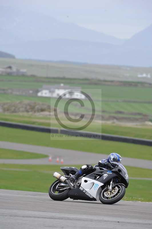 Motorcycle action photographs;anglesey circuit;anglesey trackday photographs;event digital images;eventdigitalimages;no limits trackday;oulton park circuit cheshire;peter wileman photography;trackday;trackday digital images;trackday photos;ty croes circuit wales