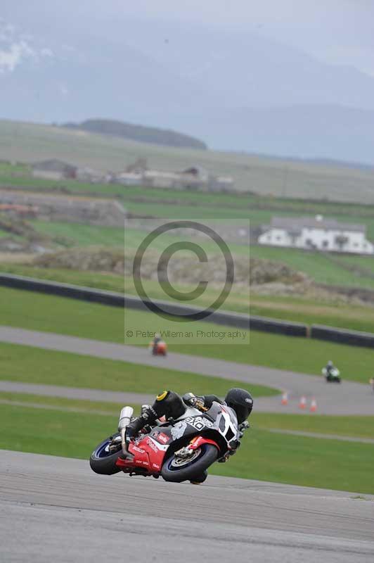 Motorcycle action photographs;anglesey circuit;anglesey trackday photographs;event digital images;eventdigitalimages;no limits trackday;oulton park circuit cheshire;peter wileman photography;trackday;trackday digital images;trackday photos;ty croes circuit wales