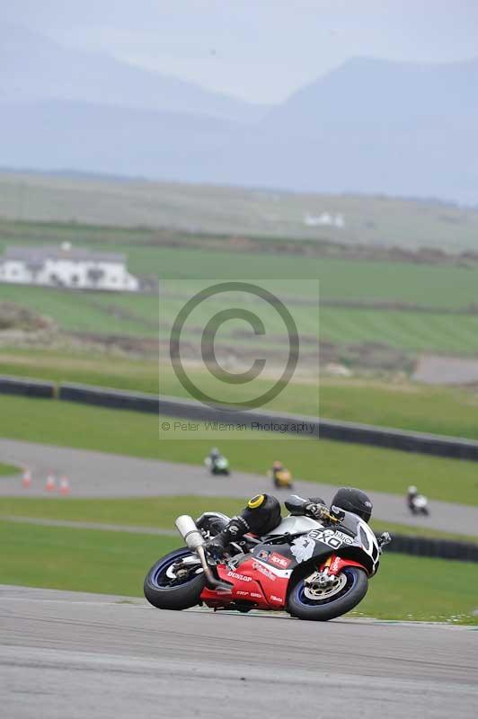 Motorcycle action photographs;anglesey circuit;anglesey trackday photographs;event digital images;eventdigitalimages;no limits trackday;oulton park circuit cheshire;peter wileman photography;trackday;trackday digital images;trackday photos;ty croes circuit wales