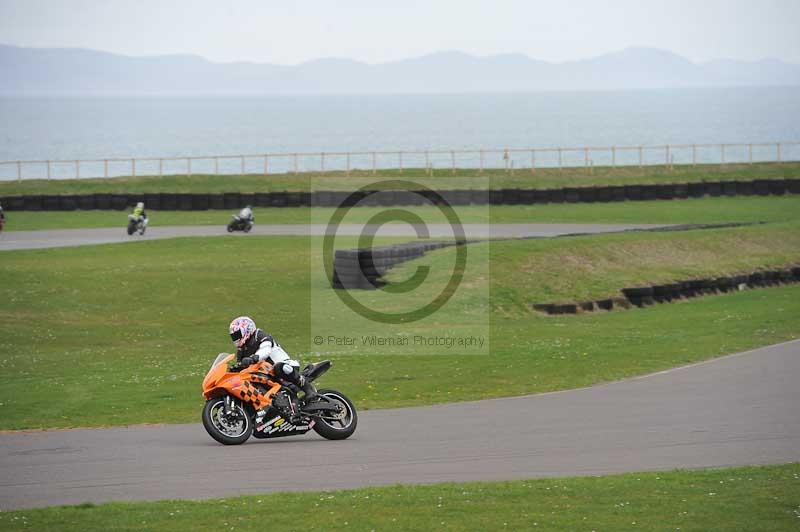 Motorcycle action photographs;anglesey circuit;anglesey trackday photographs;event digital images;eventdigitalimages;no limits trackday;oulton park circuit cheshire;peter wileman photography;trackday;trackday digital images;trackday photos;ty croes circuit wales