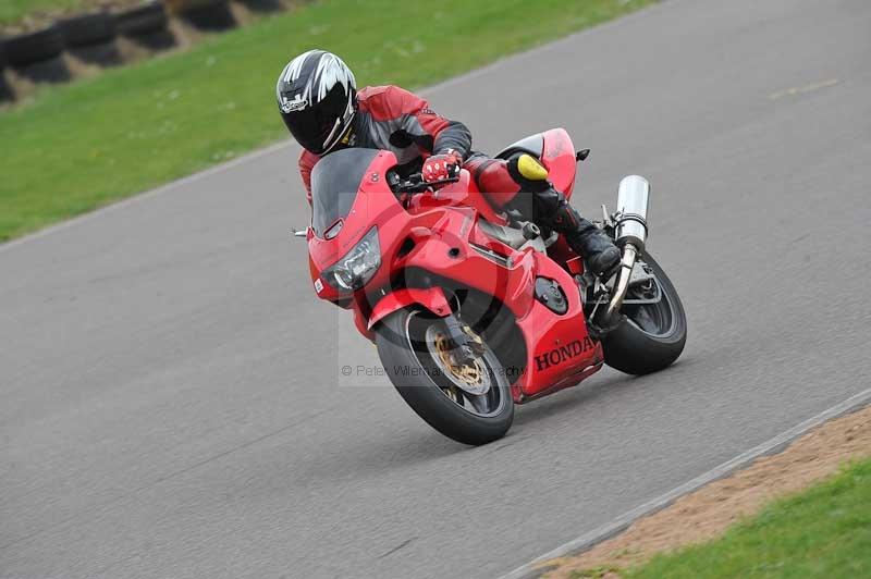 Motorcycle action photographs;anglesey circuit;anglesey trackday photographs;event digital images;eventdigitalimages;no limits trackday;oulton park circuit cheshire;peter wileman photography;trackday;trackday digital images;trackday photos;ty croes circuit wales