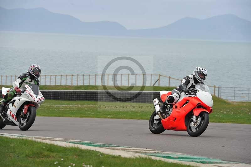 Motorcycle action photographs;anglesey circuit;anglesey trackday photographs;event digital images;eventdigitalimages;no limits trackday;oulton park circuit cheshire;peter wileman photography;trackday;trackday digital images;trackday photos;ty croes circuit wales