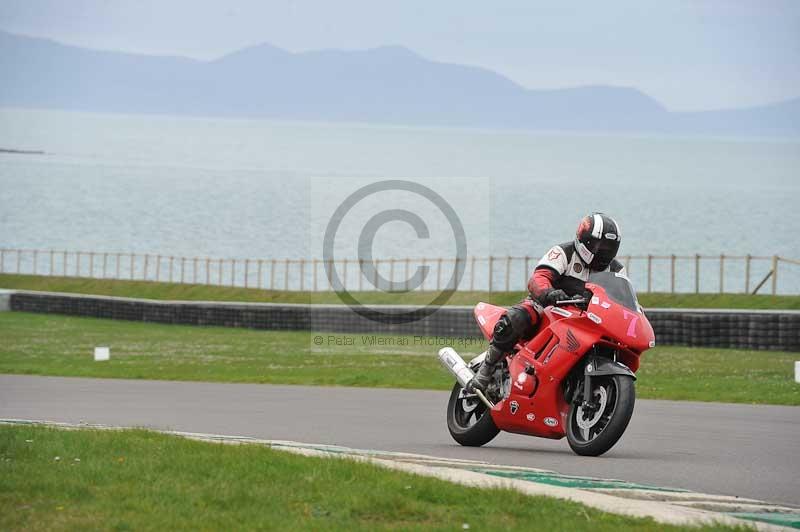 Motorcycle action photographs;anglesey circuit;anglesey trackday photographs;event digital images;eventdigitalimages;no limits trackday;oulton park circuit cheshire;peter wileman photography;trackday;trackday digital images;trackday photos;ty croes circuit wales