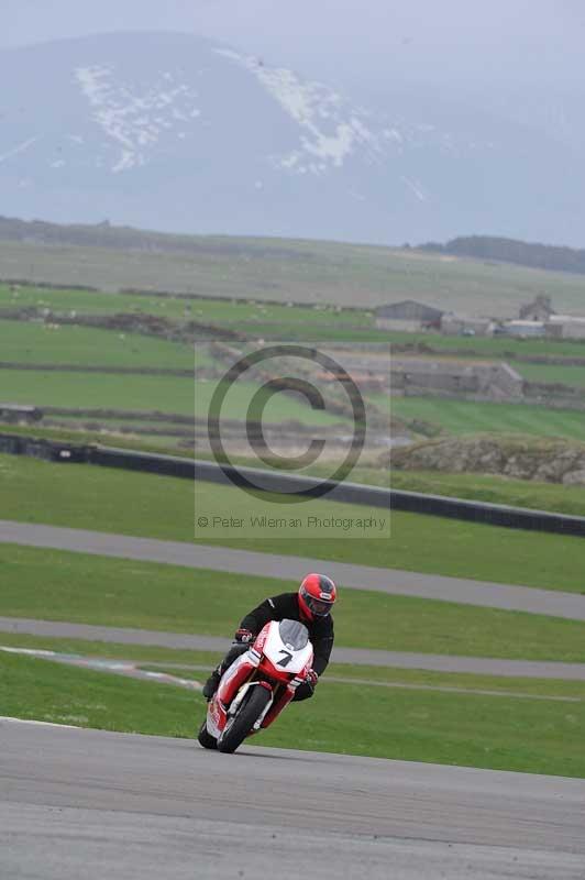 Motorcycle action photographs;anglesey circuit;anglesey trackday photographs;event digital images;eventdigitalimages;no limits trackday;oulton park circuit cheshire;peter wileman photography;trackday;trackday digital images;trackday photos;ty croes circuit wales