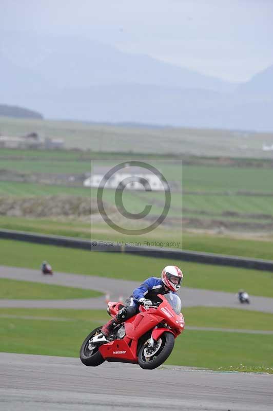 Motorcycle action photographs;anglesey circuit;anglesey trackday photographs;event digital images;eventdigitalimages;no limits trackday;oulton park circuit cheshire;peter wileman photography;trackday;trackday digital images;trackday photos;ty croes circuit wales