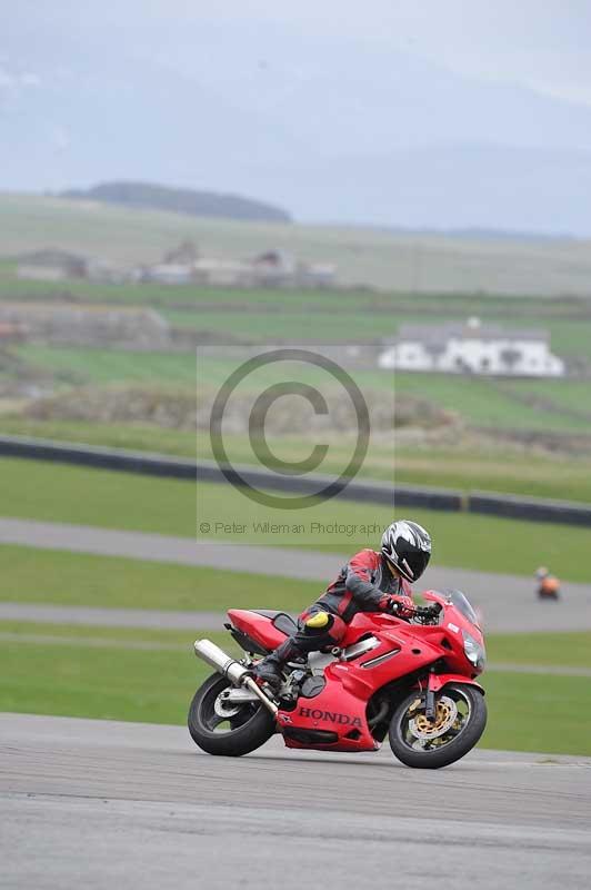 Motorcycle action photographs;anglesey circuit;anglesey trackday photographs;event digital images;eventdigitalimages;no limits trackday;oulton park circuit cheshire;peter wileman photography;trackday;trackday digital images;trackday photos;ty croes circuit wales