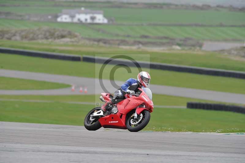 Motorcycle action photographs;anglesey circuit;anglesey trackday photographs;event digital images;eventdigitalimages;no limits trackday;oulton park circuit cheshire;peter wileman photography;trackday;trackday digital images;trackday photos;ty croes circuit wales