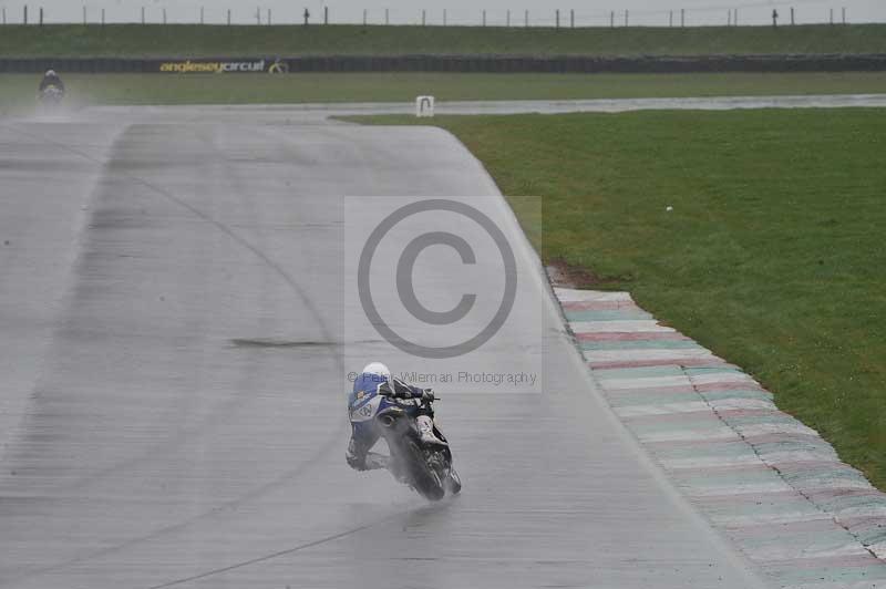 Motorcycle action photographs;anglesey circuit;anglesey trackday photographs;event digital images;eventdigitalimages;no limits trackday;oulton park circuit cheshire;peter wileman photography;trackday;trackday digital images;trackday photos;ty croes circuit wales