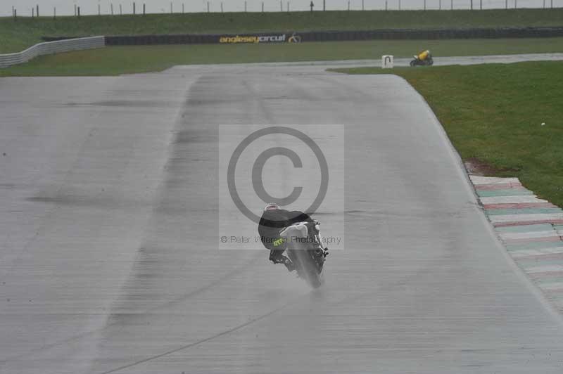 Motorcycle action photographs;anglesey circuit;anglesey trackday photographs;event digital images;eventdigitalimages;no limits trackday;oulton park circuit cheshire;peter wileman photography;trackday;trackday digital images;trackday photos;ty croes circuit wales