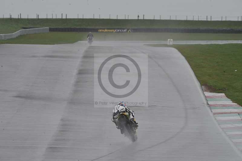 Motorcycle action photographs;anglesey circuit;anglesey trackday photographs;event digital images;eventdigitalimages;no limits trackday;oulton park circuit cheshire;peter wileman photography;trackday;trackday digital images;trackday photos;ty croes circuit wales