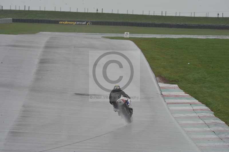 Motorcycle action photographs;anglesey circuit;anglesey trackday photographs;event digital images;eventdigitalimages;no limits trackday;oulton park circuit cheshire;peter wileman photography;trackday;trackday digital images;trackday photos;ty croes circuit wales