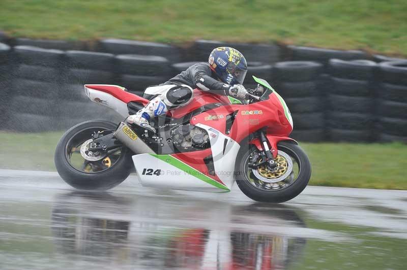 Motorcycle action photographs;anglesey circuit;anglesey trackday photographs;event digital images;eventdigitalimages;no limits trackday;oulton park circuit cheshire;peter wileman photography;trackday;trackday digital images;trackday photos;ty croes circuit wales