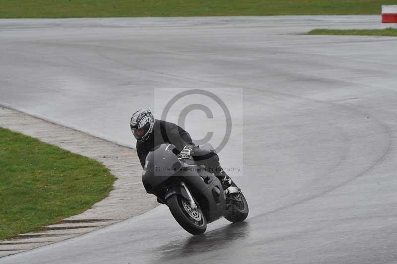 Motorcycle action photographs;anglesey circuit;anglesey trackday photographs;event digital images;eventdigitalimages;no limits trackday;oulton park circuit cheshire;peter wileman photography;trackday;trackday digital images;trackday photos;ty croes circuit wales