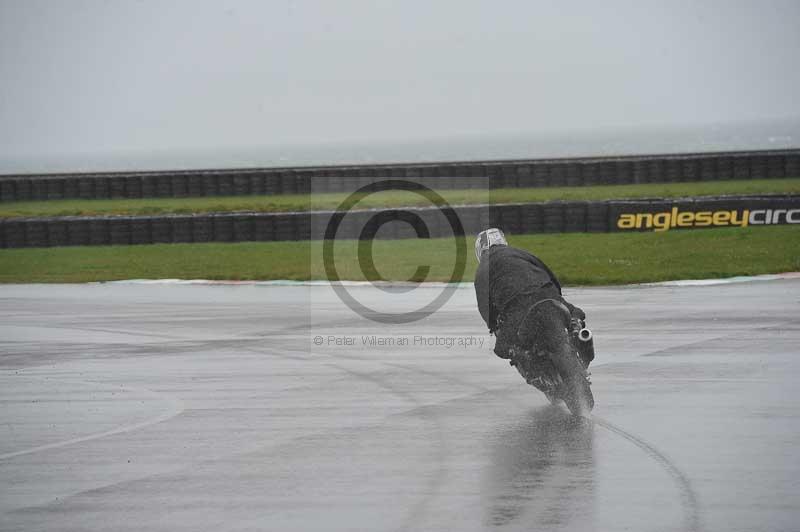 Motorcycle action photographs;anglesey circuit;anglesey trackday photographs;event digital images;eventdigitalimages;no limits trackday;oulton park circuit cheshire;peter wileman photography;trackday;trackday digital images;trackday photos;ty croes circuit wales