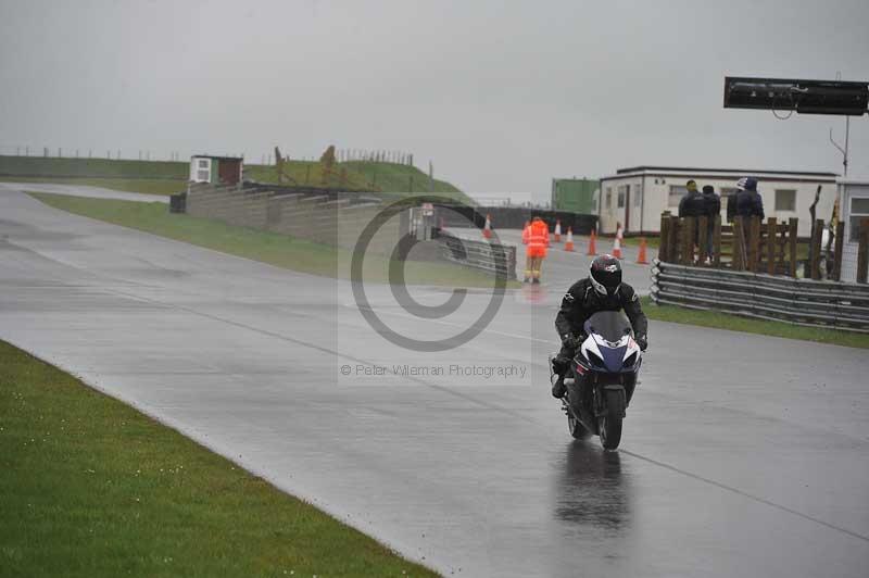 Motorcycle action photographs;anglesey circuit;anglesey trackday photographs;event digital images;eventdigitalimages;no limits trackday;oulton park circuit cheshire;peter wileman photography;trackday;trackday digital images;trackday photos;ty croes circuit wales