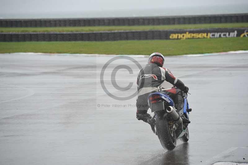 Motorcycle action photographs;anglesey circuit;anglesey trackday photographs;event digital images;eventdigitalimages;no limits trackday;oulton park circuit cheshire;peter wileman photography;trackday;trackday digital images;trackday photos;ty croes circuit wales