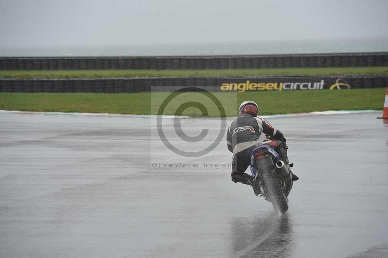 Motorcycle action photographs;anglesey circuit;anglesey trackday photographs;event digital images;eventdigitalimages;no limits trackday;oulton park circuit cheshire;peter wileman photography;trackday;trackday digital images;trackday photos;ty croes circuit wales