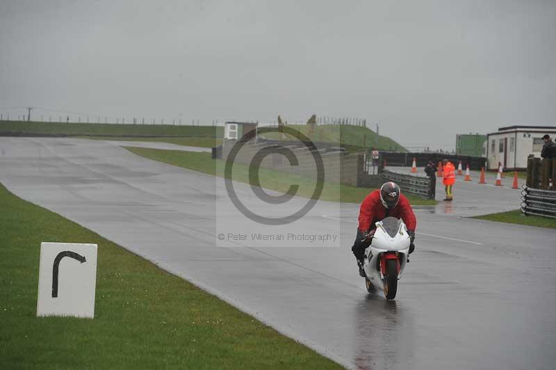 Motorcycle action photographs;anglesey circuit;anglesey trackday photographs;event digital images;eventdigitalimages;no limits trackday;oulton park circuit cheshire;peter wileman photography;trackday;trackday digital images;trackday photos;ty croes circuit wales