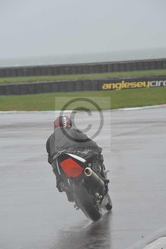 Motorcycle action photographs;anglesey circuit;anglesey trackday photographs;event digital images;eventdigitalimages;no limits trackday;oulton park circuit cheshire;peter wileman photography;trackday;trackday digital images;trackday photos;ty croes circuit wales