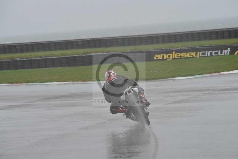 Motorcycle action photographs;anglesey circuit;anglesey trackday photographs;event digital images;eventdigitalimages;no limits trackday;oulton park circuit cheshire;peter wileman photography;trackday;trackday digital images;trackday photos;ty croes circuit wales