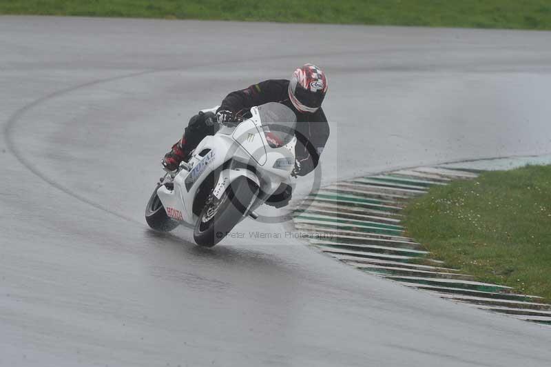 Motorcycle action photographs;anglesey circuit;anglesey trackday photographs;event digital images;eventdigitalimages;no limits trackday;oulton park circuit cheshire;peter wileman photography;trackday;trackday digital images;trackday photos;ty croes circuit wales