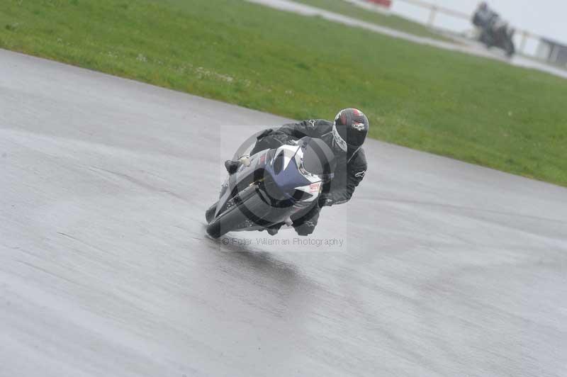 Motorcycle action photographs;anglesey circuit;anglesey trackday photographs;event digital images;eventdigitalimages;no limits trackday;oulton park circuit cheshire;peter wileman photography;trackday;trackday digital images;trackday photos;ty croes circuit wales