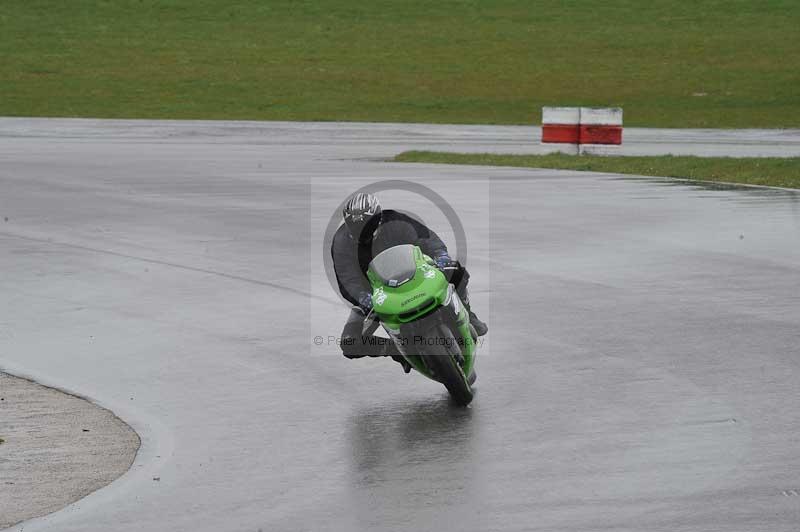 Motorcycle action photographs;anglesey circuit;anglesey trackday photographs;event digital images;eventdigitalimages;no limits trackday;oulton park circuit cheshire;peter wileman photography;trackday;trackday digital images;trackday photos;ty croes circuit wales