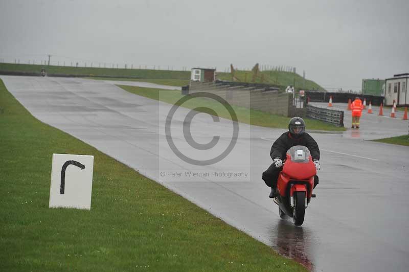 Motorcycle action photographs;anglesey circuit;anglesey trackday photographs;event digital images;eventdigitalimages;no limits trackday;oulton park circuit cheshire;peter wileman photography;trackday;trackday digital images;trackday photos;ty croes circuit wales