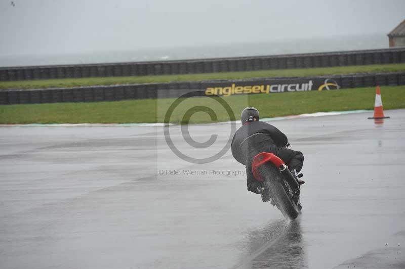 Motorcycle action photographs;anglesey circuit;anglesey trackday photographs;event digital images;eventdigitalimages;no limits trackday;oulton park circuit cheshire;peter wileman photography;trackday;trackday digital images;trackday photos;ty croes circuit wales