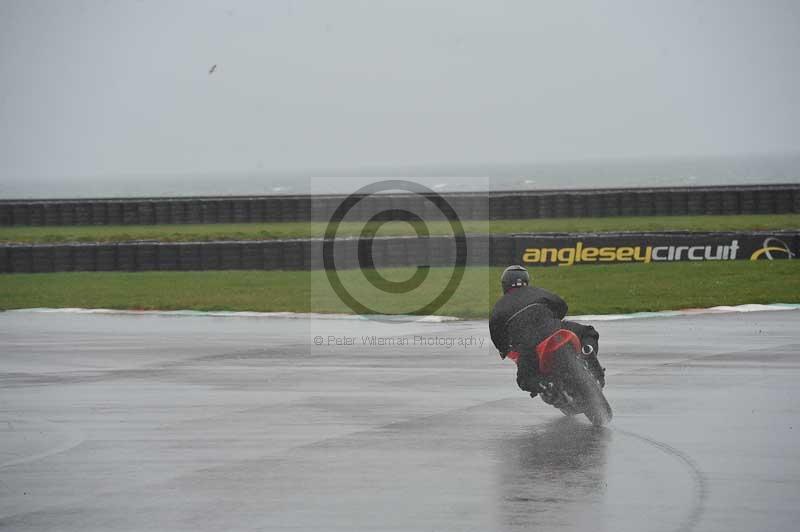 Motorcycle action photographs;anglesey circuit;anglesey trackday photographs;event digital images;eventdigitalimages;no limits trackday;oulton park circuit cheshire;peter wileman photography;trackday;trackday digital images;trackday photos;ty croes circuit wales