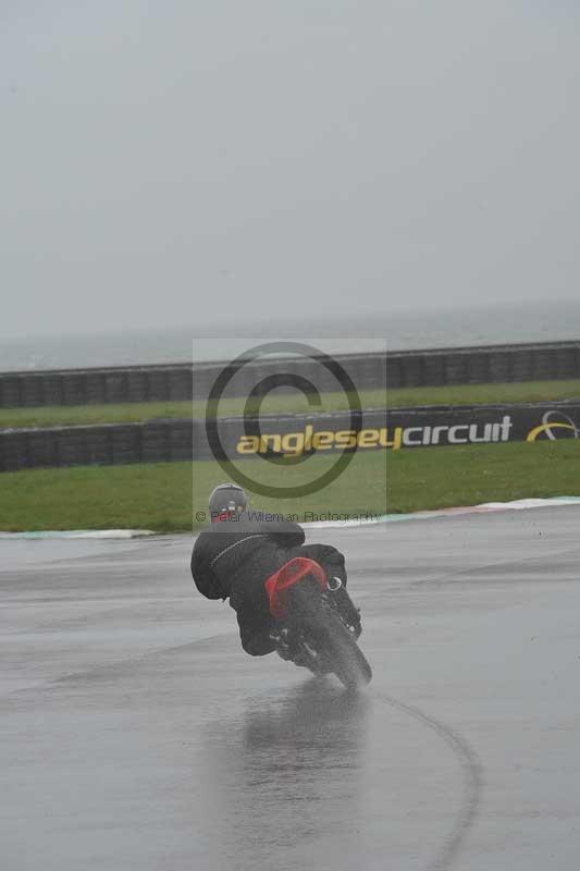 Motorcycle action photographs;anglesey circuit;anglesey trackday photographs;event digital images;eventdigitalimages;no limits trackday;oulton park circuit cheshire;peter wileman photography;trackday;trackday digital images;trackday photos;ty croes circuit wales