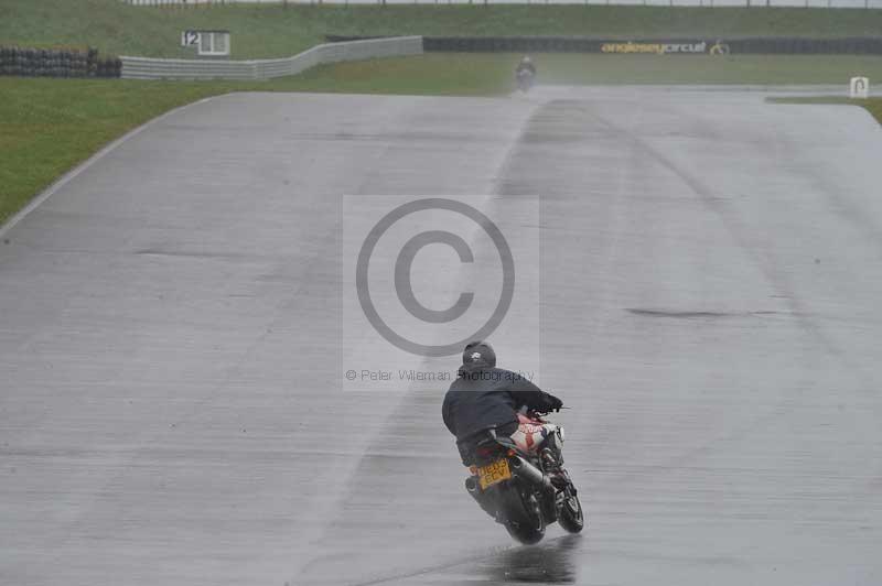 Motorcycle action photographs;anglesey circuit;anglesey trackday photographs;event digital images;eventdigitalimages;no limits trackday;oulton park circuit cheshire;peter wileman photography;trackday;trackday digital images;trackday photos;ty croes circuit wales