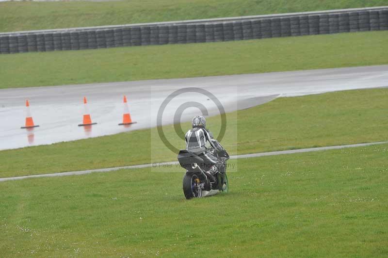 Motorcycle action photographs;anglesey circuit;anglesey trackday photographs;event digital images;eventdigitalimages;no limits trackday;oulton park circuit cheshire;peter wileman photography;trackday;trackday digital images;trackday photos;ty croes circuit wales