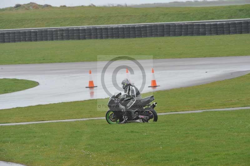 Motorcycle action photographs;anglesey circuit;anglesey trackday photographs;event digital images;eventdigitalimages;no limits trackday;oulton park circuit cheshire;peter wileman photography;trackday;trackday digital images;trackday photos;ty croes circuit wales