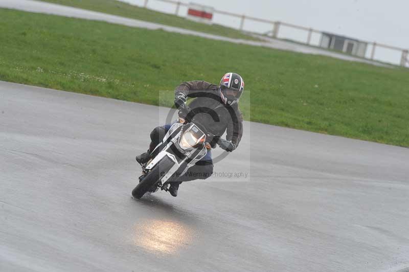 Motorcycle action photographs;anglesey circuit;anglesey trackday photographs;event digital images;eventdigitalimages;no limits trackday;oulton park circuit cheshire;peter wileman photography;trackday;trackday digital images;trackday photos;ty croes circuit wales