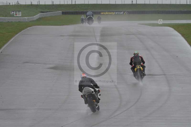 Motorcycle action photographs;anglesey circuit;anglesey trackday photographs;event digital images;eventdigitalimages;no limits trackday;oulton park circuit cheshire;peter wileman photography;trackday;trackday digital images;trackday photos;ty croes circuit wales