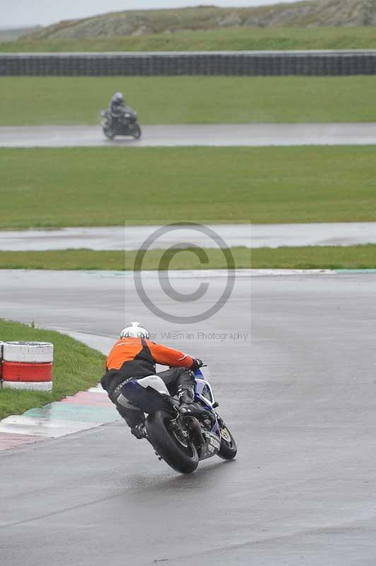 Motorcycle action photographs;anglesey circuit;anglesey trackday photographs;event digital images;eventdigitalimages;no limits trackday;oulton park circuit cheshire;peter wileman photography;trackday;trackday digital images;trackday photos;ty croes circuit wales