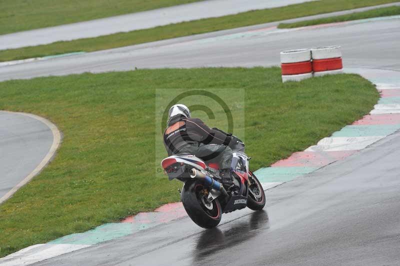 Motorcycle action photographs;anglesey circuit;anglesey trackday photographs;event digital images;eventdigitalimages;no limits trackday;oulton park circuit cheshire;peter wileman photography;trackday;trackday digital images;trackday photos;ty croes circuit wales