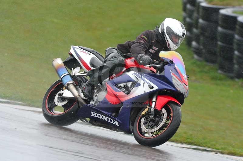 Motorcycle action photographs;anglesey circuit;anglesey trackday photographs;event digital images;eventdigitalimages;no limits trackday;oulton park circuit cheshire;peter wileman photography;trackday;trackday digital images;trackday photos;ty croes circuit wales