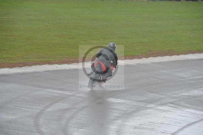 Motorcycle action photographs;anglesey circuit;anglesey trackday photographs;event digital images;eventdigitalimages;no limits trackday;oulton park circuit cheshire;peter wileman photography;trackday;trackday digital images;trackday photos;ty croes circuit wales