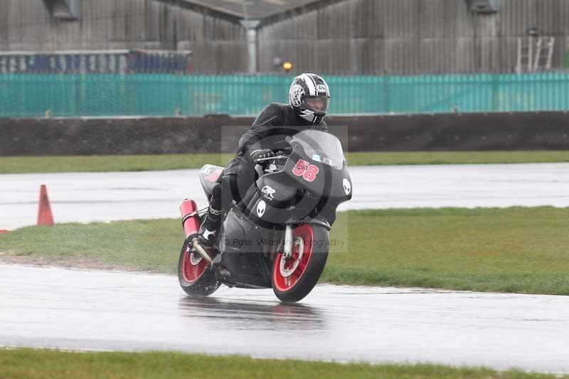 Motorcycle action photographs;Trackday digital images;event digital images;eventdigitalimages;no limits trackday;peter wileman photography;snetterton;snetterton circuit norfolk;snetterton photographs;trackday;trackday photos