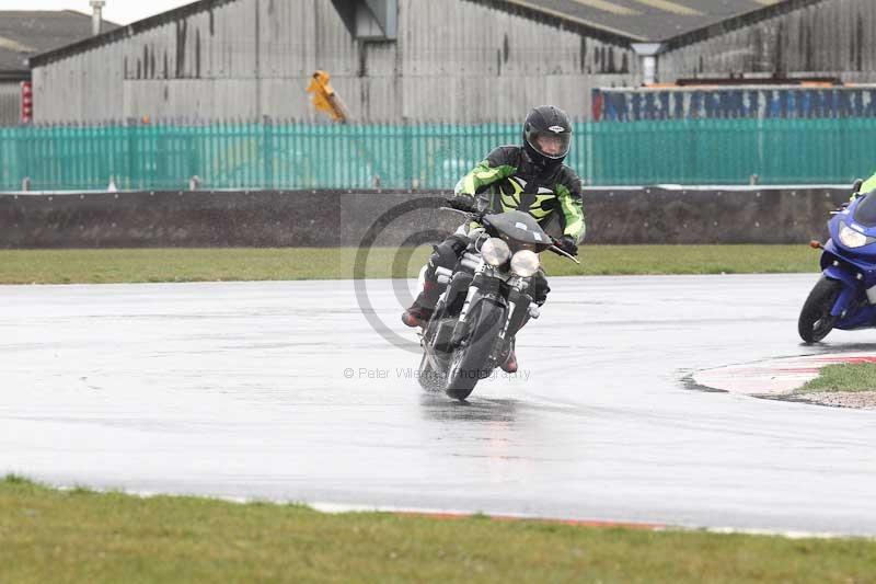 Motorcycle action photographs;Trackday digital images;event digital images;eventdigitalimages;no limits trackday;peter wileman photography;snetterton;snetterton circuit norfolk;snetterton photographs;trackday;trackday photos