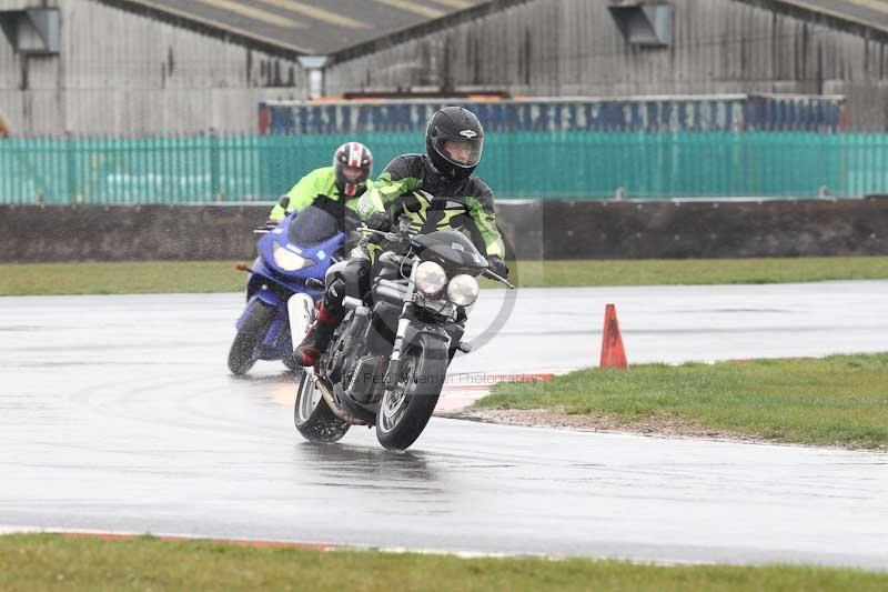 Motorcycle action photographs;Trackday digital images;event digital images;eventdigitalimages;no limits trackday;peter wileman photography;snetterton;snetterton circuit norfolk;snetterton photographs;trackday;trackday photos