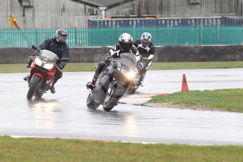 Motorcycle action photographs;Trackday digital images;event digital images;eventdigitalimages;no limits trackday;peter wileman photography;snetterton;snetterton circuit norfolk;snetterton photographs;trackday;trackday photos